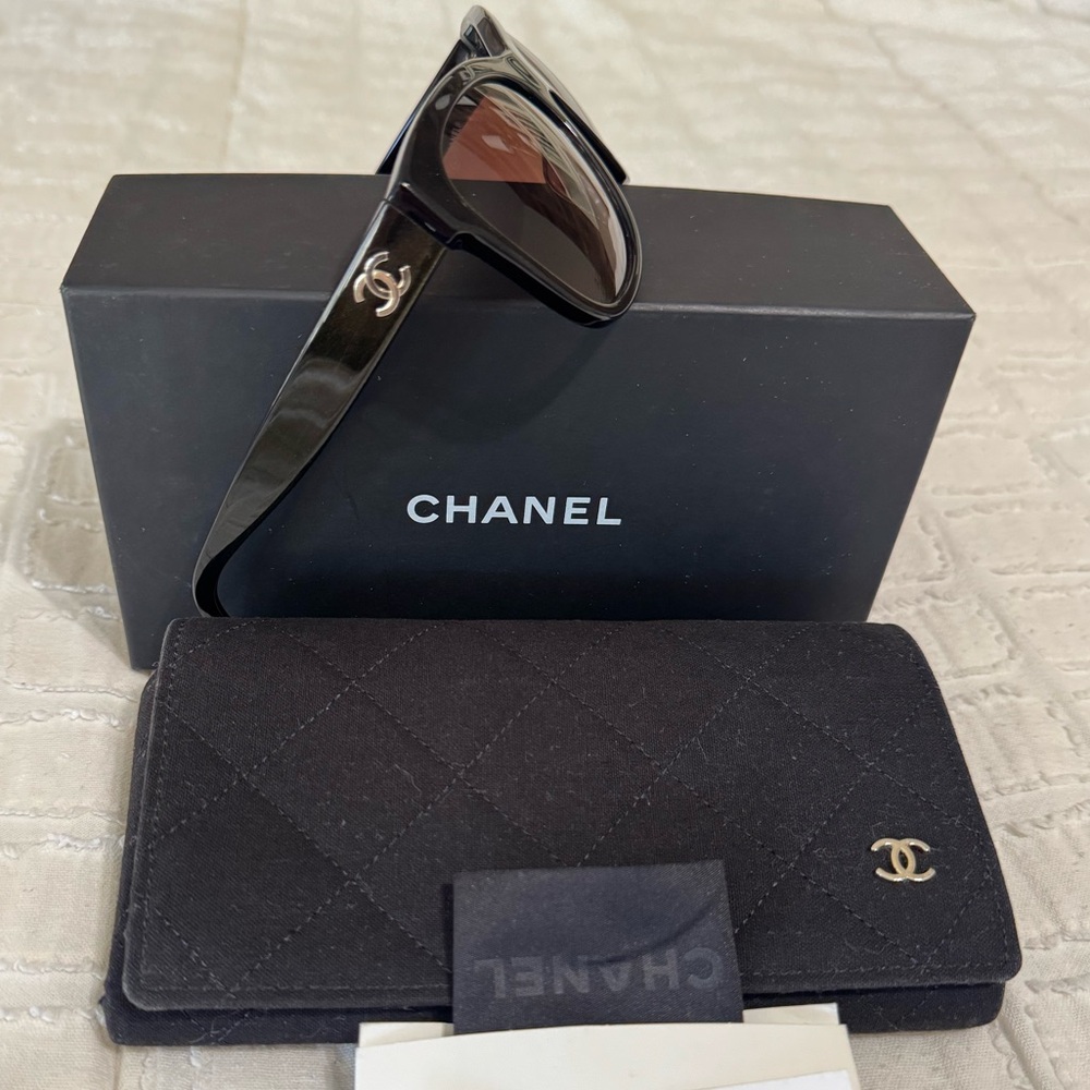CHANEL Black Sunglasses - Picture 3 of 6